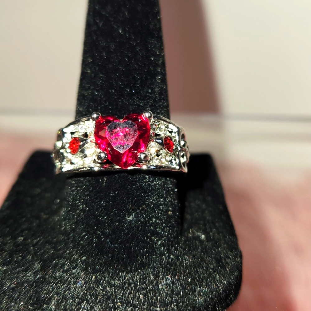Beautiful Red and silver tone heart  ring! Size 7 Valentine's Day!… (Y7)